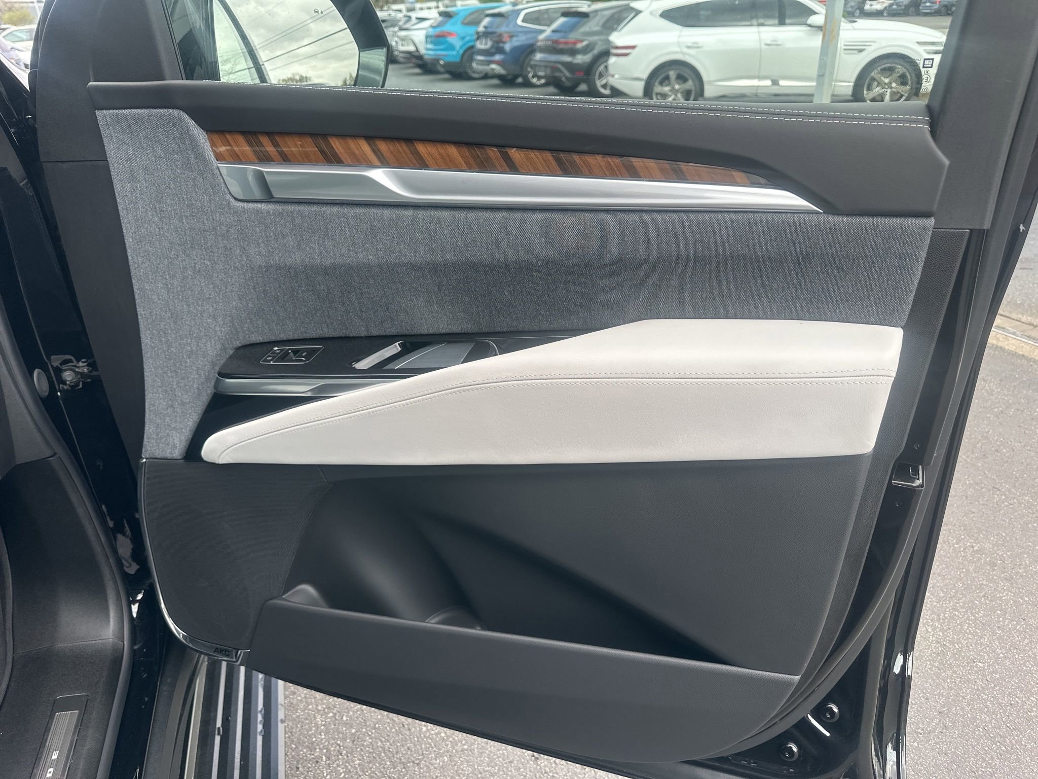 Used 2026 Cadillac Escalade Platinum Sport w/ LPO, ONYX Package image 30