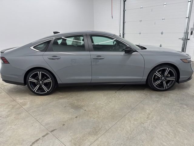 Used 2023 Honda Accord Sport image 4