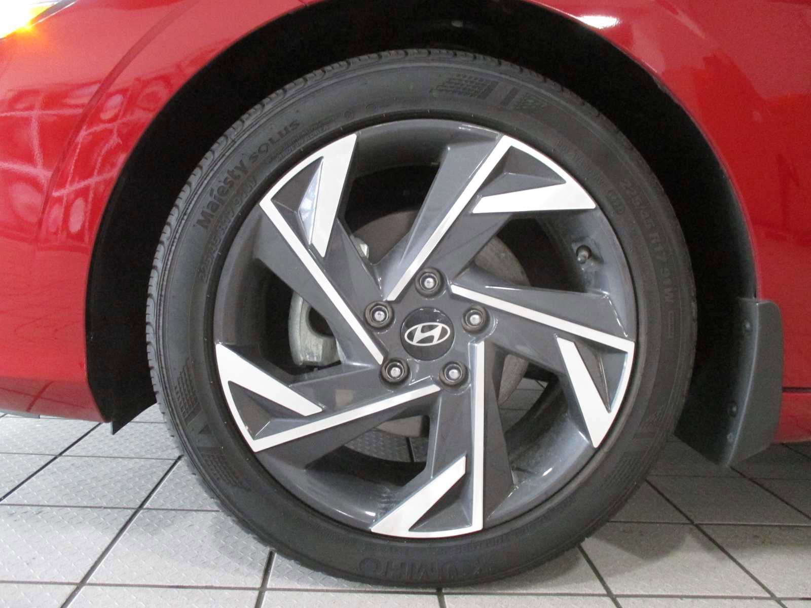 Used 2024 Hyundai Elantra SEL w/ Convenience Package image 17