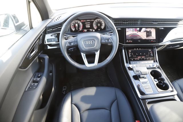 Used 2025 Audi Q7 2.0T Premium w/ Convenience Plus Package AWD/4WD image 19