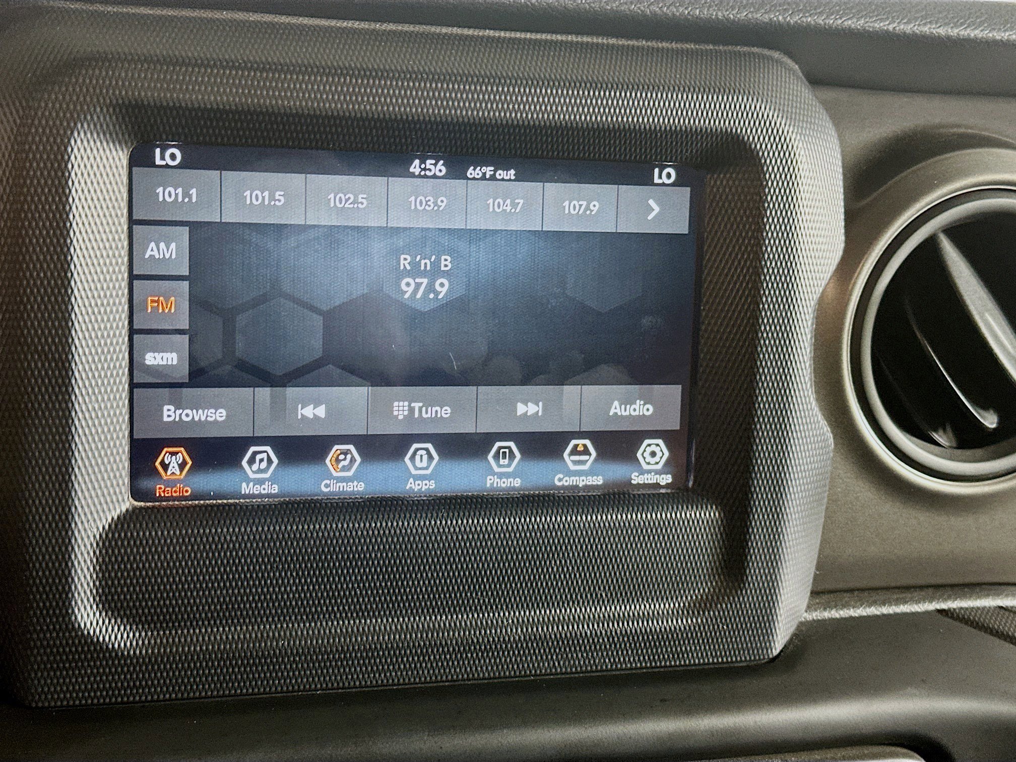 Used 2023 Jeep Wrangler Unlimited w/ Convenience Group image 21