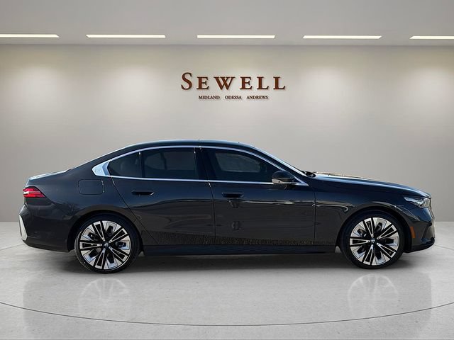 Certified 2025 BMW 530i xDrive w/ Premium Package AWD/4WD image 6