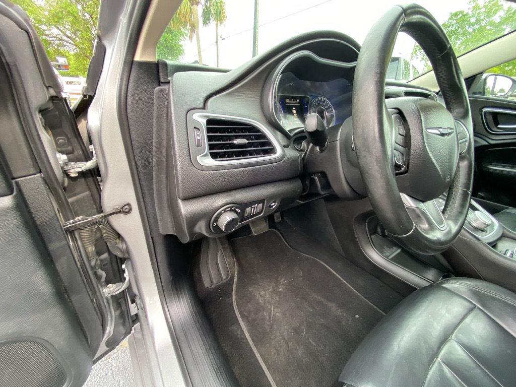 Used 2017 Chrysler 200 Limited Platinum FWD image 23