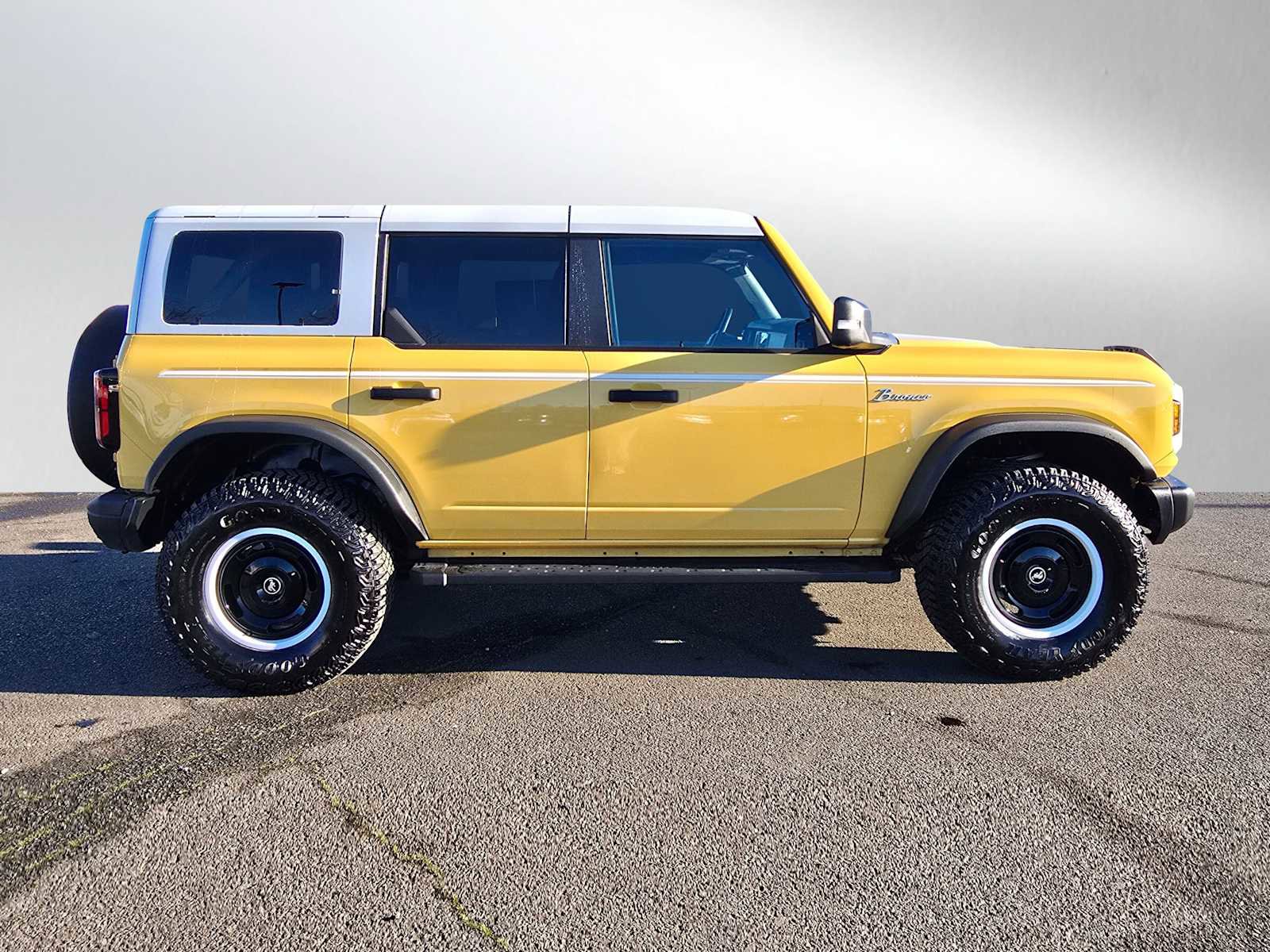 Used 2023 Ford Bronco Heritage Edition image 2