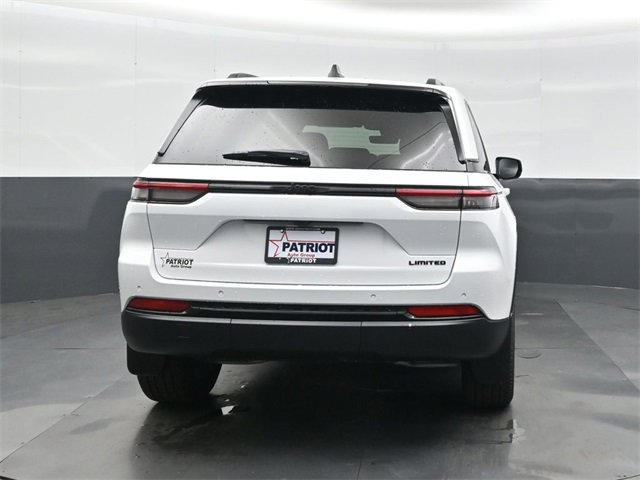 New 2025 Jeep Grand Cherokee Limited w/ Black Appearance Package image 4