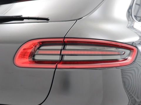 Used 2018 Porsche Macan Sport Edition AWD/4WD image 11