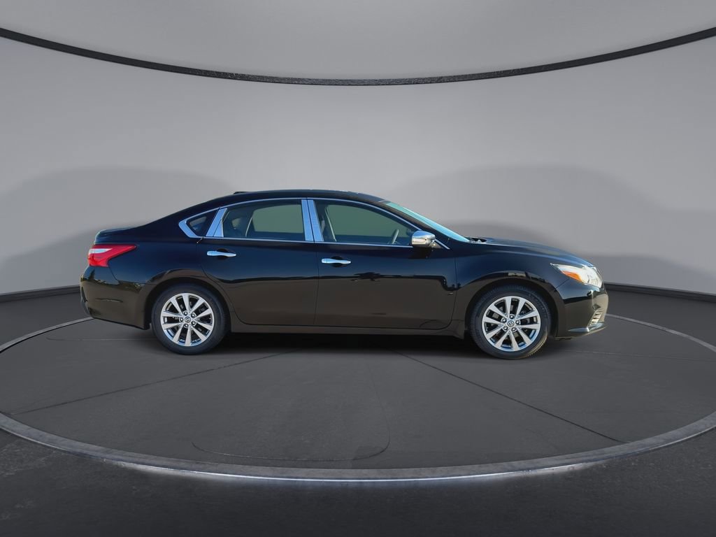 Used 2017 Nissan Altima 2.5 SV w/ Convenience Package FWD image 9