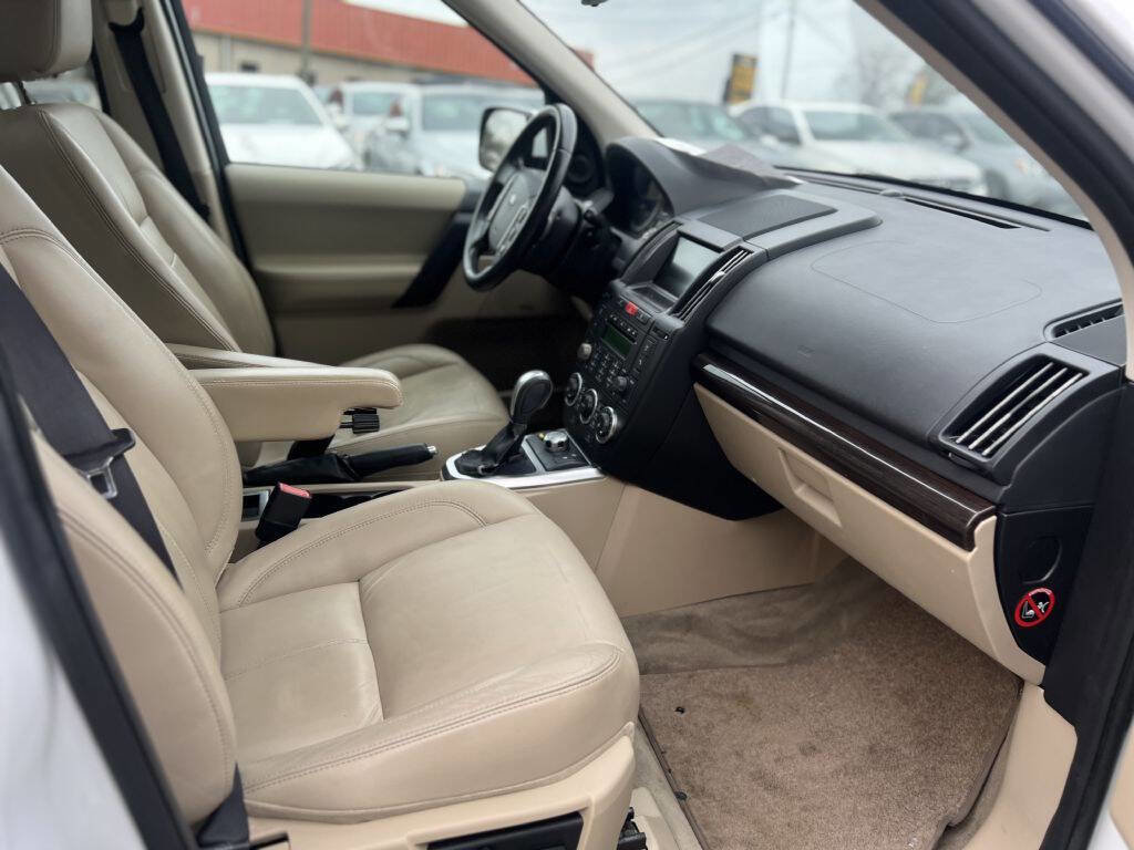 Used 2011 Land Rover LR2 HSE LUX image 14