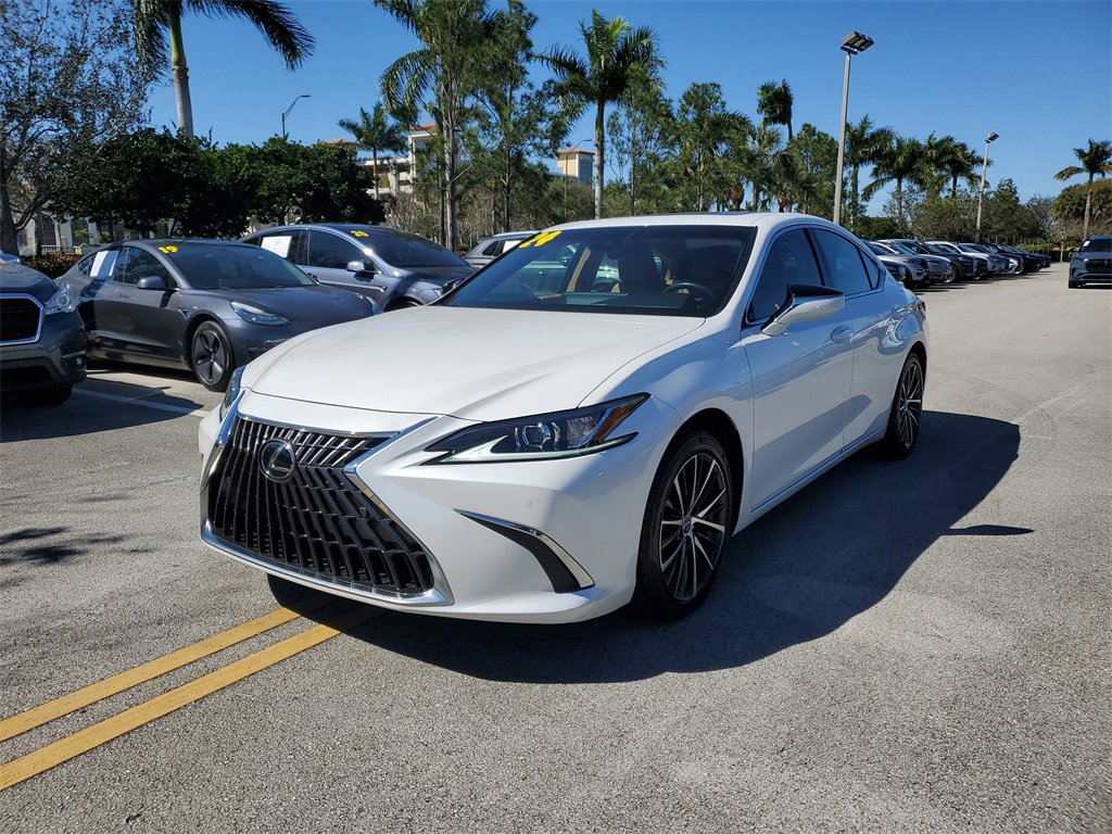 Used 2024 Lexus ES 300h w/ Premium Package image 2