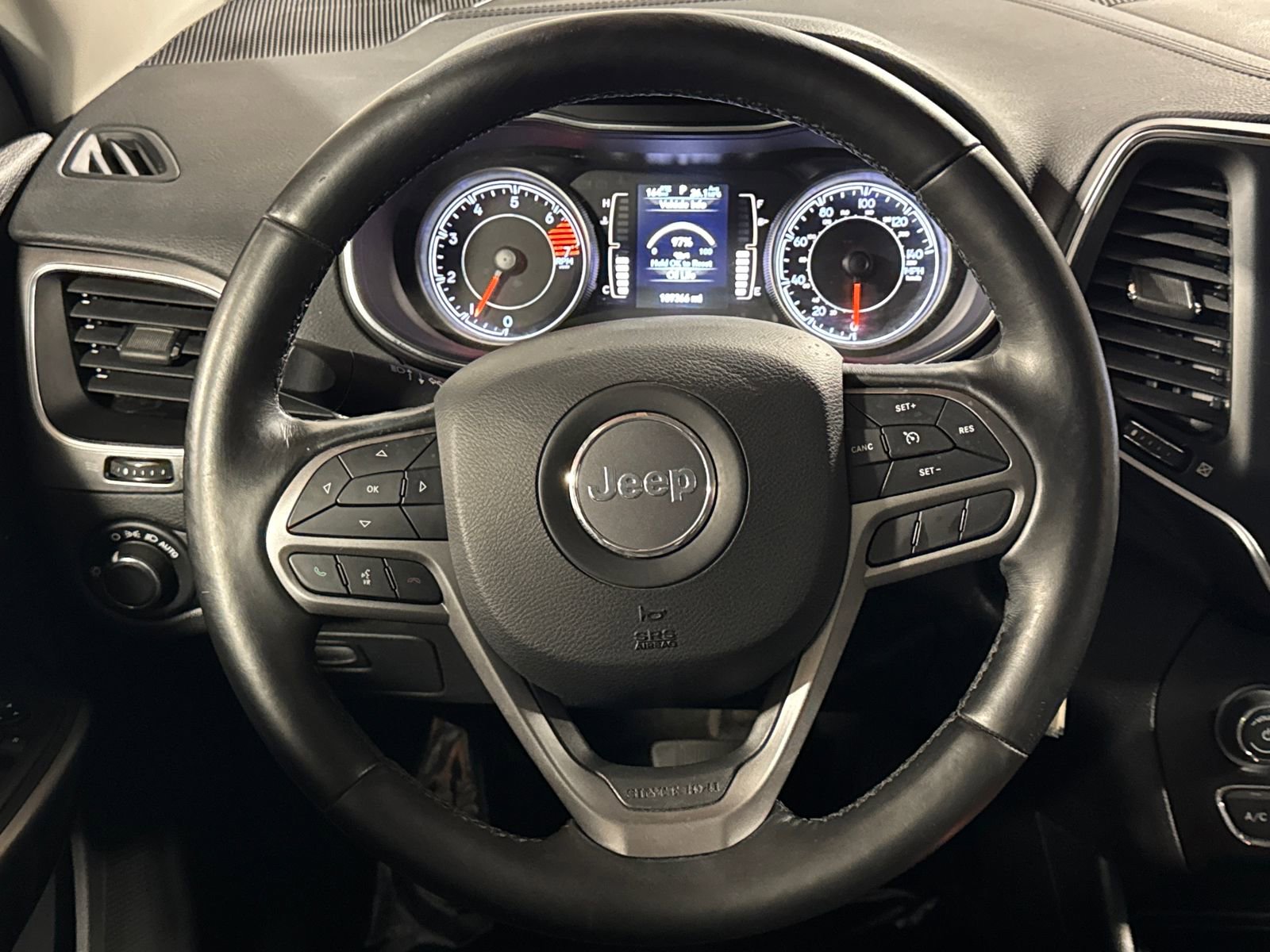 Used 2020 Jeep Cherokee Latitude w/ Cold Weather Group image 29