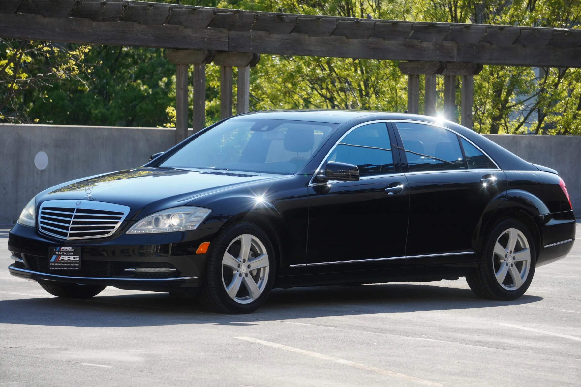 Used 2010 Mercedes-Benz S 550 4MATIC image 4