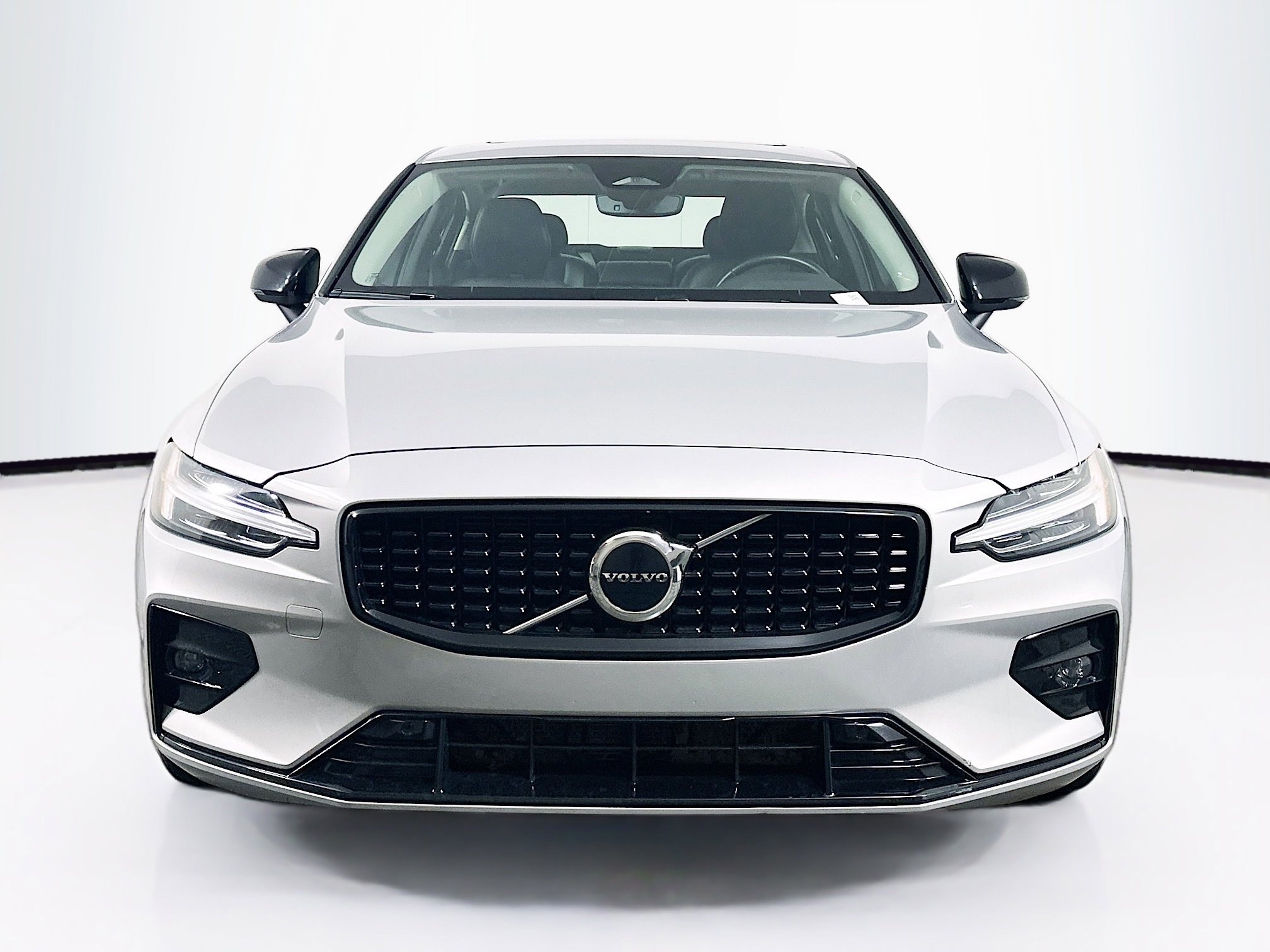 Used 2024 Volvo S60 B5 Core image 2