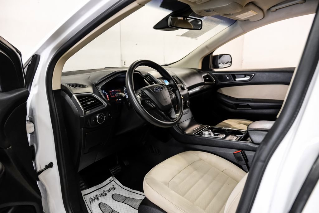 Used 2019 Ford Edge SE image 3