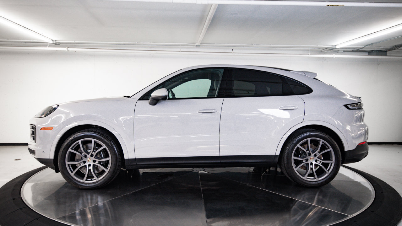 Certified 2024 Porsche Cayenne S AWD/4WD image 2