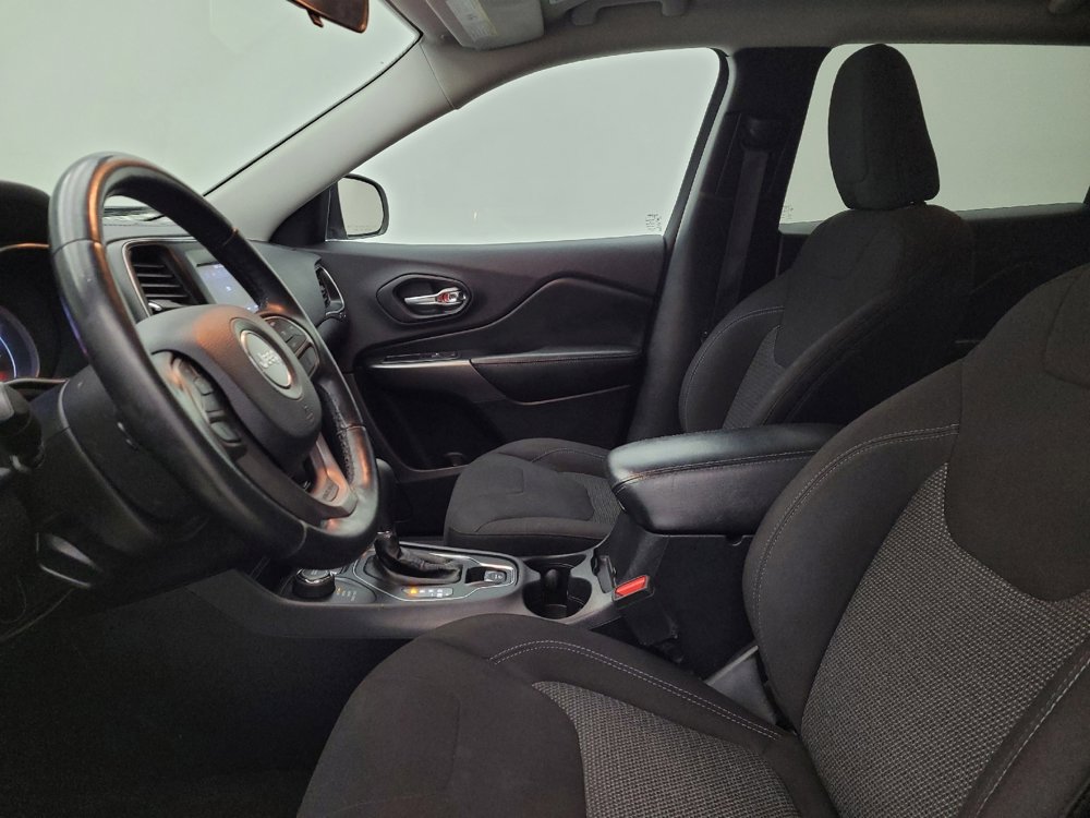 Used 2019 Jeep Cherokee Latitude w/ Cold Weather Group image 17