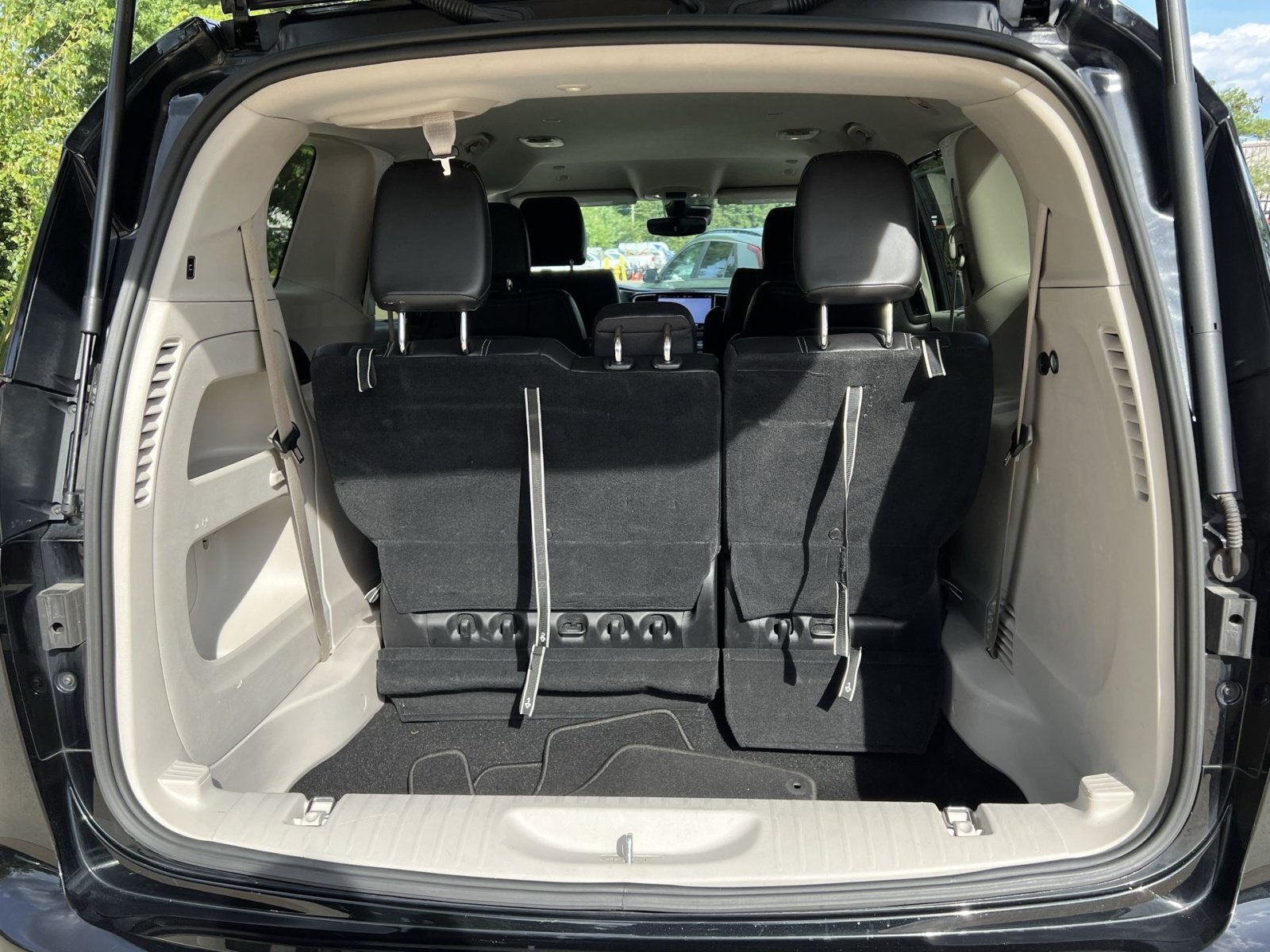 Used 2024 Chrysler Pacifica Touring-L FWD image 25
