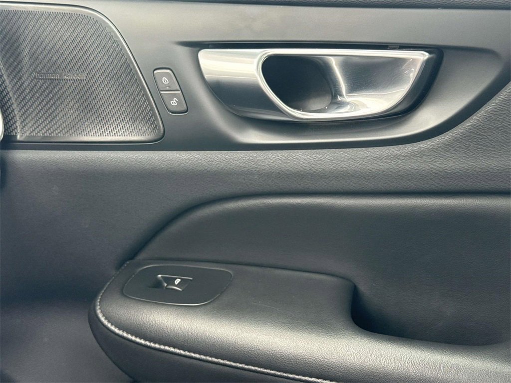 Used 2024 Volvo S60 B5 Plus image 28