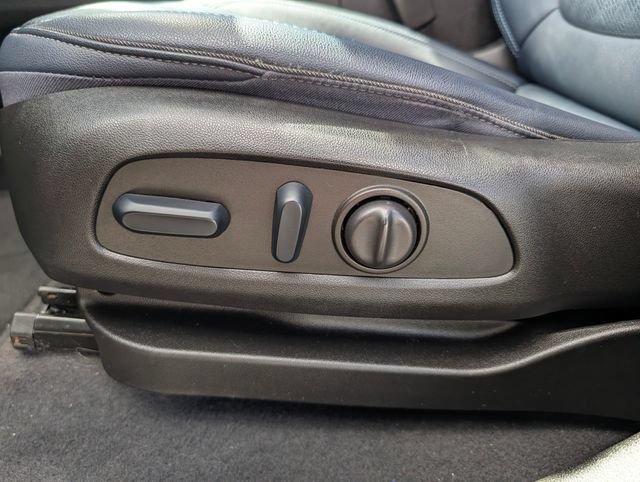 Used 2023 Chevrolet Bolt EUV Premier w/ Sun & Sound Package FWD image 16
