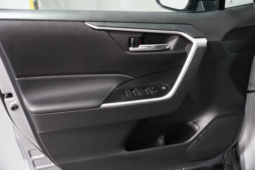 Used 2024 Toyota RAV4 XLE FWD image 27