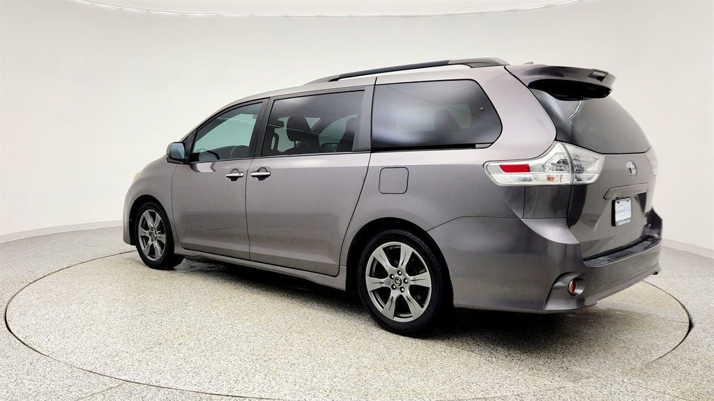 Used 2018 Toyota Sienna SE Premium image 7