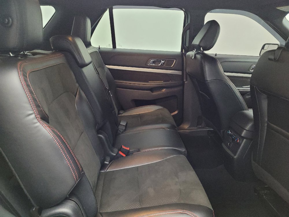 Used 2018 Ford Explorer XLT w/ Equipment Group 202A FWD image 19