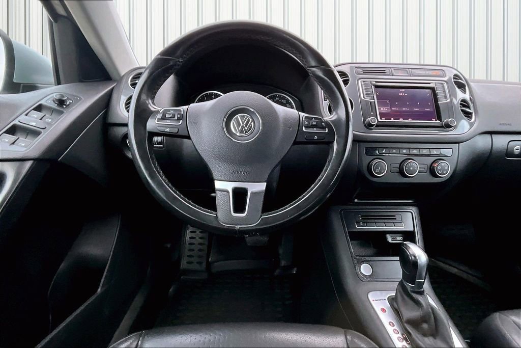 Used 2017 Volkswagen Tiguan S image 8