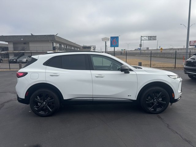 Used 2025 Buick Envision Sport Touring image 2