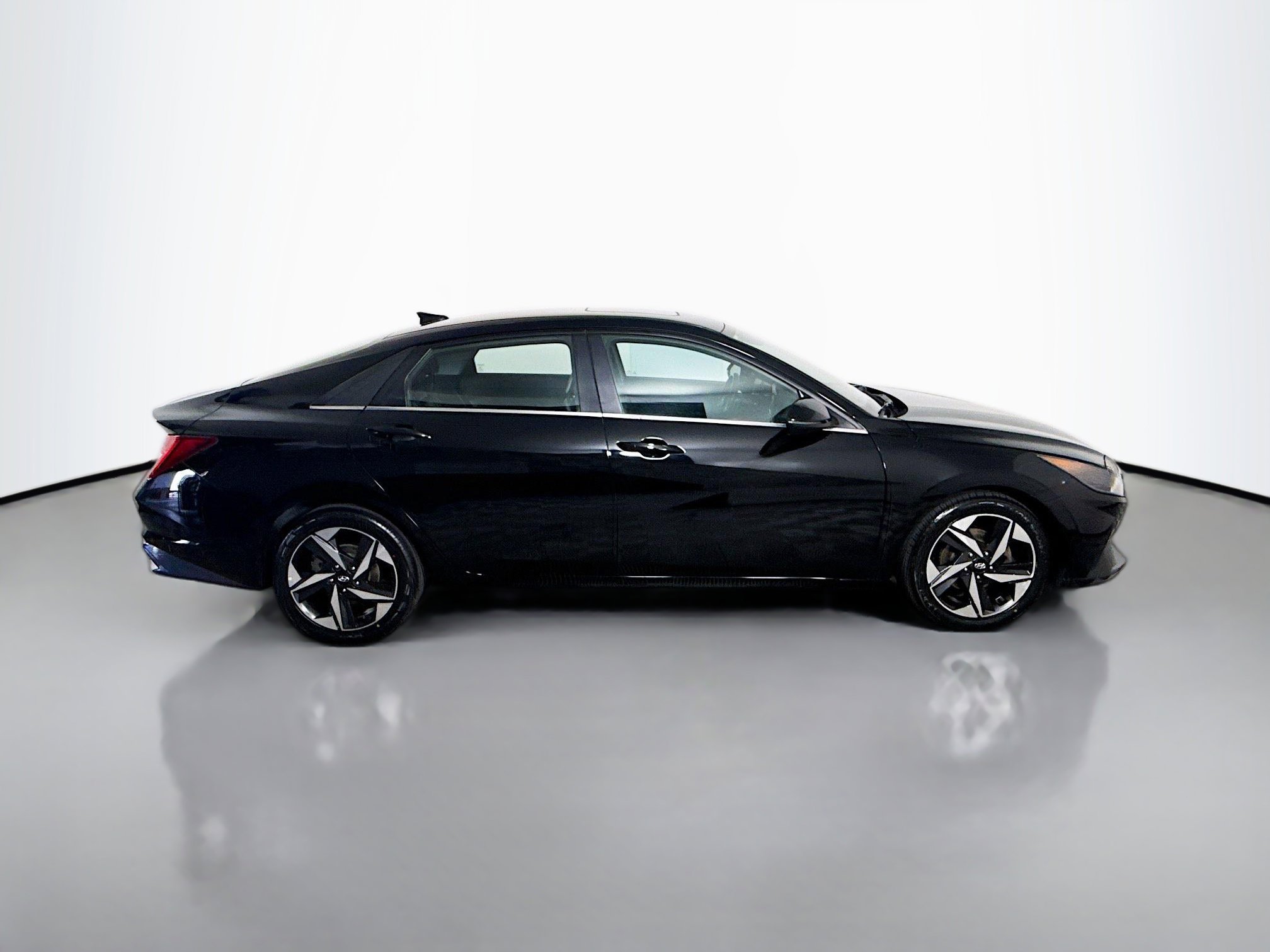 Used 2021 Hyundai Elantra Limited image 11