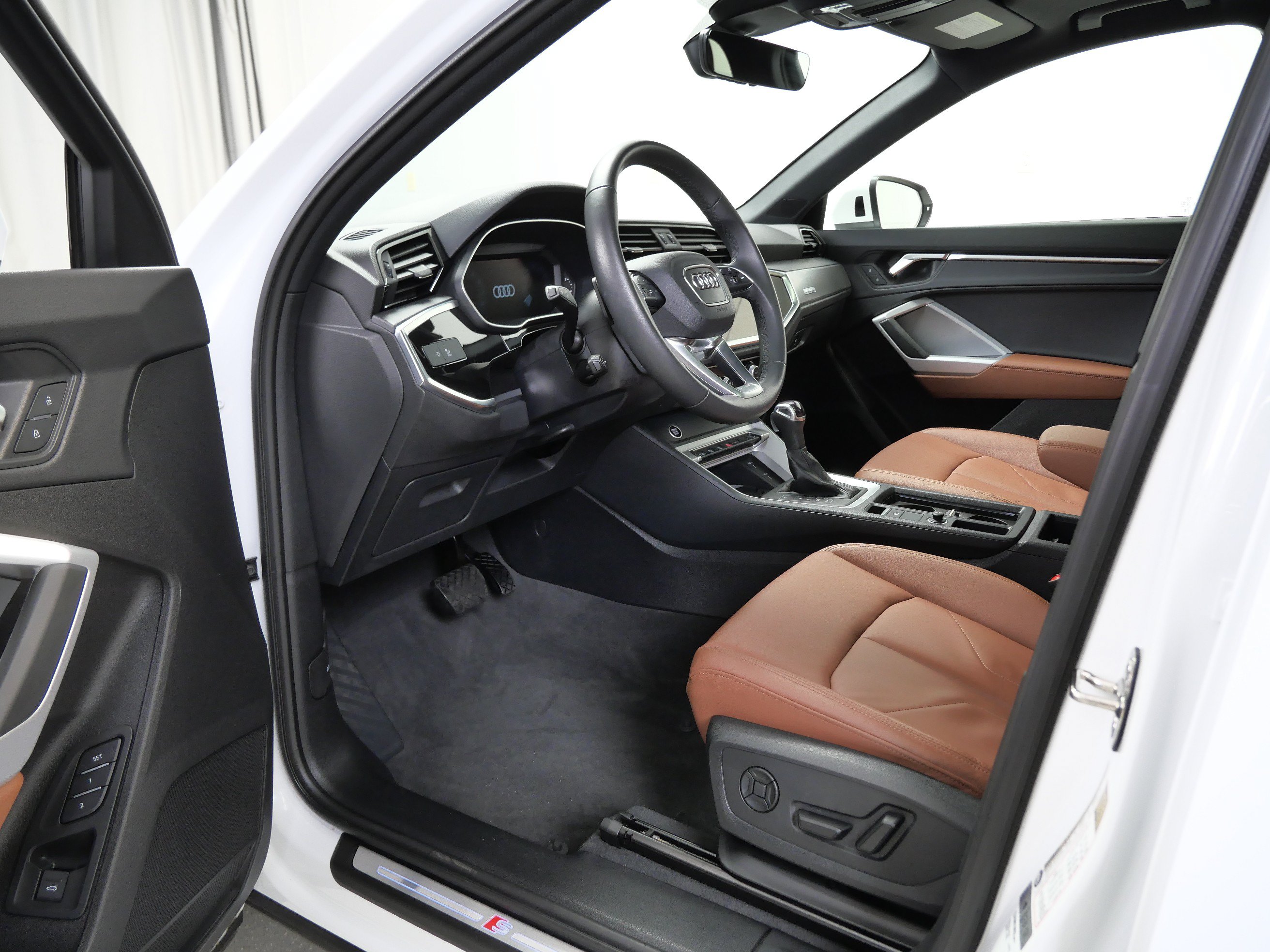 Used 2024 Audi Q3 2.0T Premium w/ Convenience Package AWD/4WD image 14