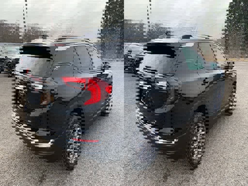 Used 2024 GMC Terrain SLT w/ Infotainment Package II AWD/4WD image 5