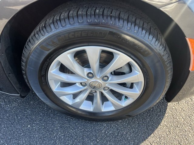 Used 2017 Chrysler Pacifica Touring-L image 32