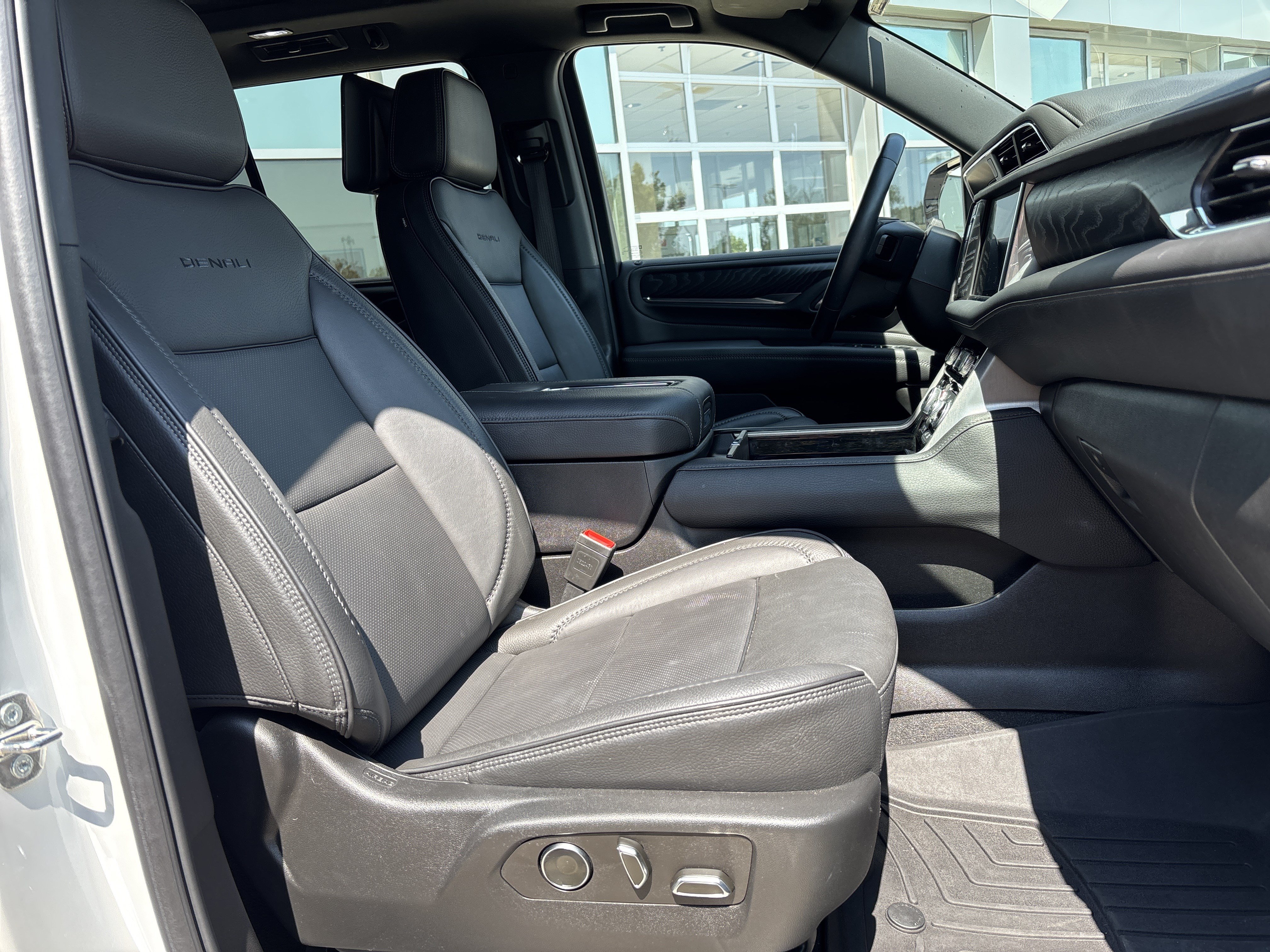 Used 2024 GMC Yukon Denali w/ Denali Reserve Package AWD/4WD image 25
