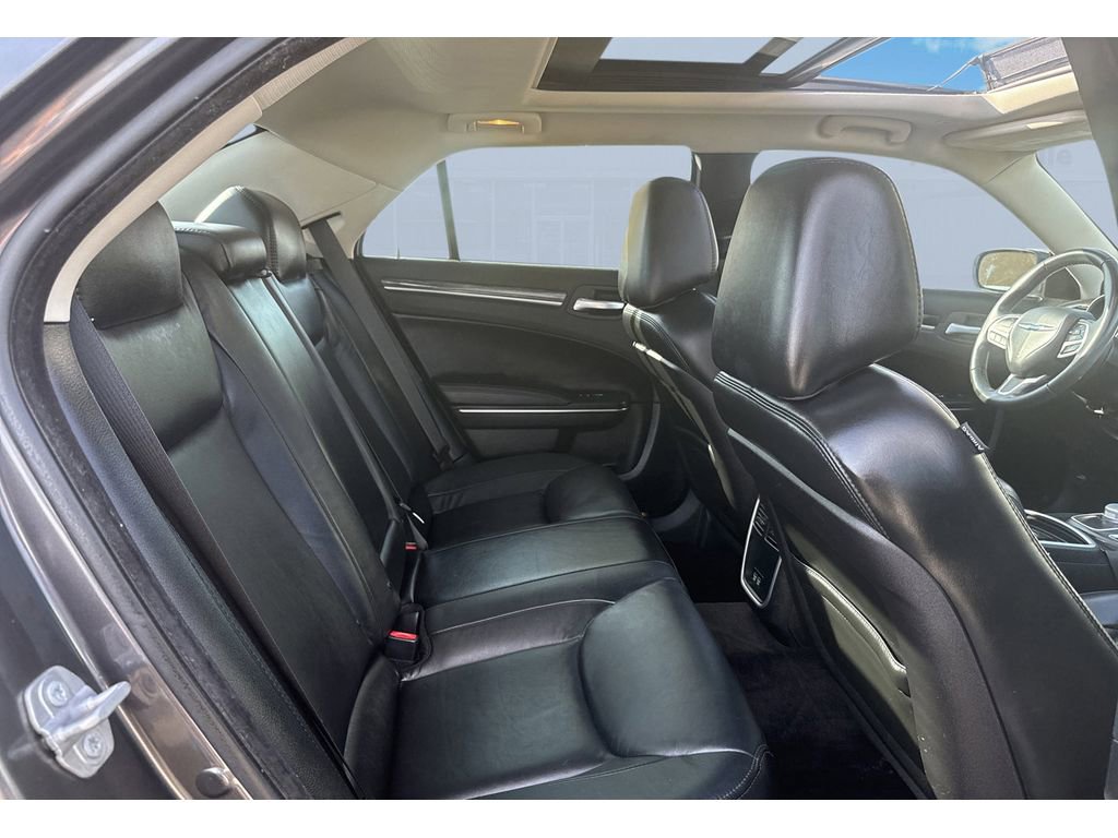 Used 2018 Chrysler 300 Touring L image 21