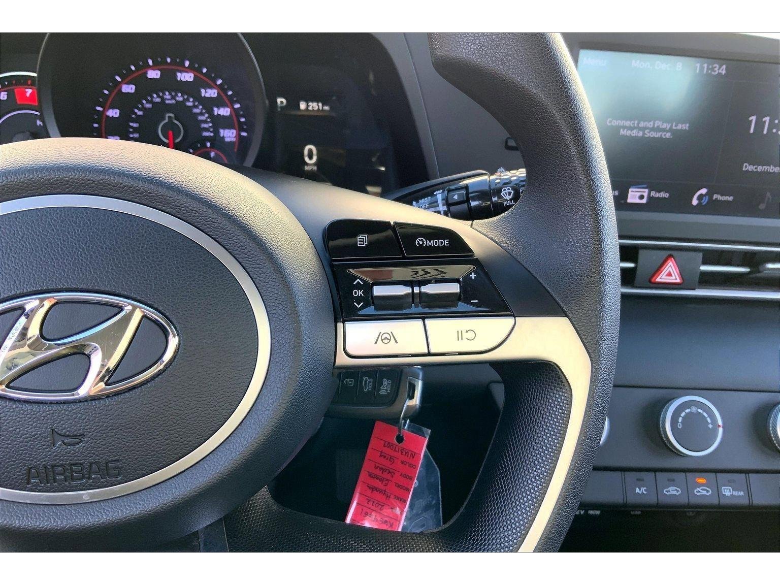 Used 2022 Hyundai Elantra SE w/ Cargo Package image 16