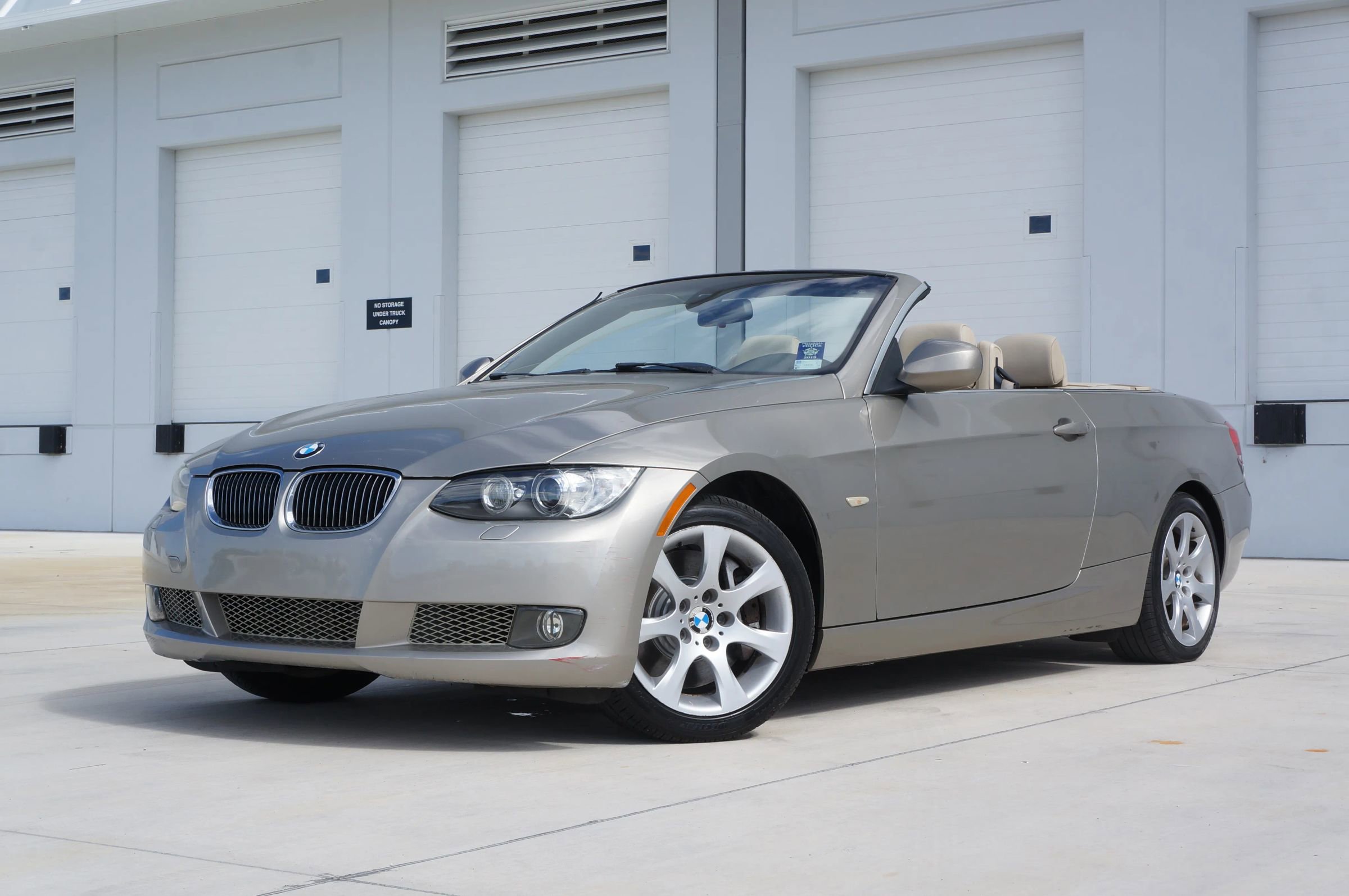Used 2010 BMW 335i Convertible image 7