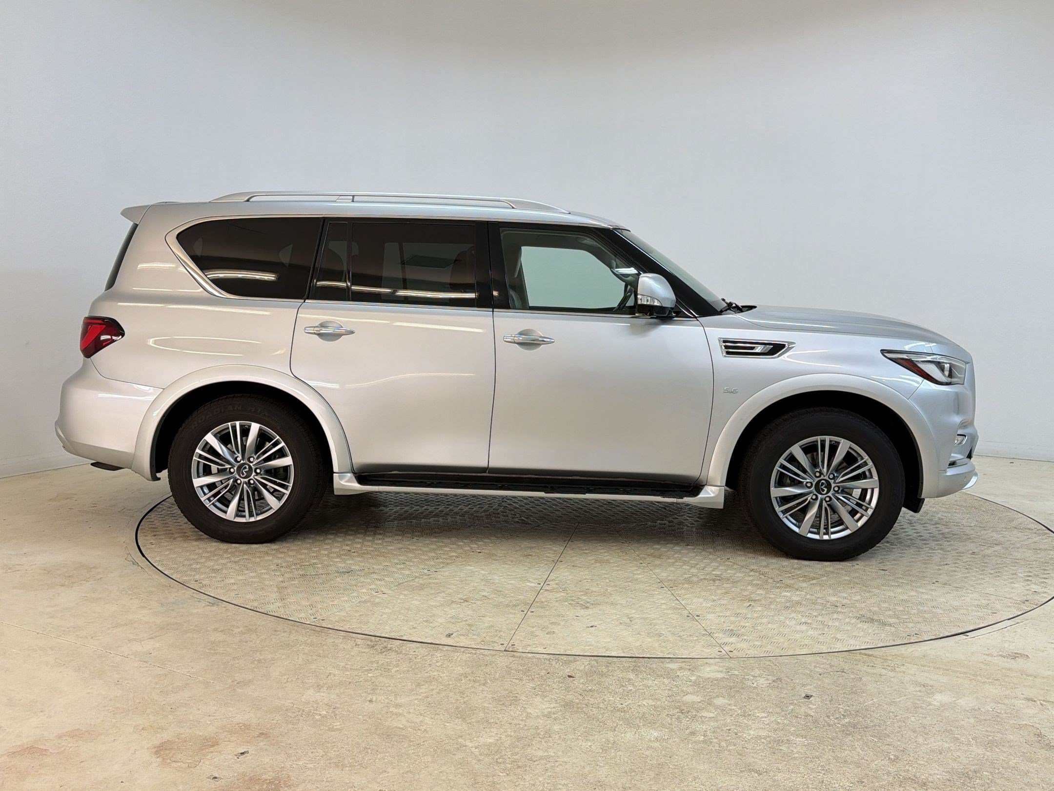 Used 2019 INFINITI QX80 Luxe AWD/4WD image 8