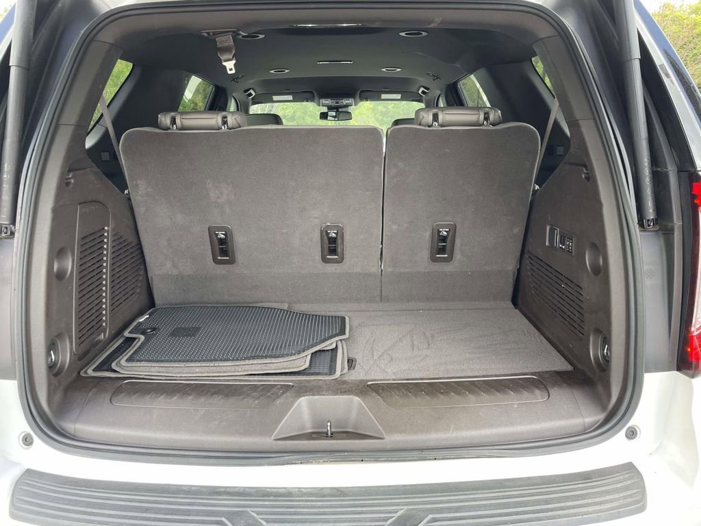 Used 2023 GMC Yukon SLT w/ SLT Luxury Package AWD/4WD image 11