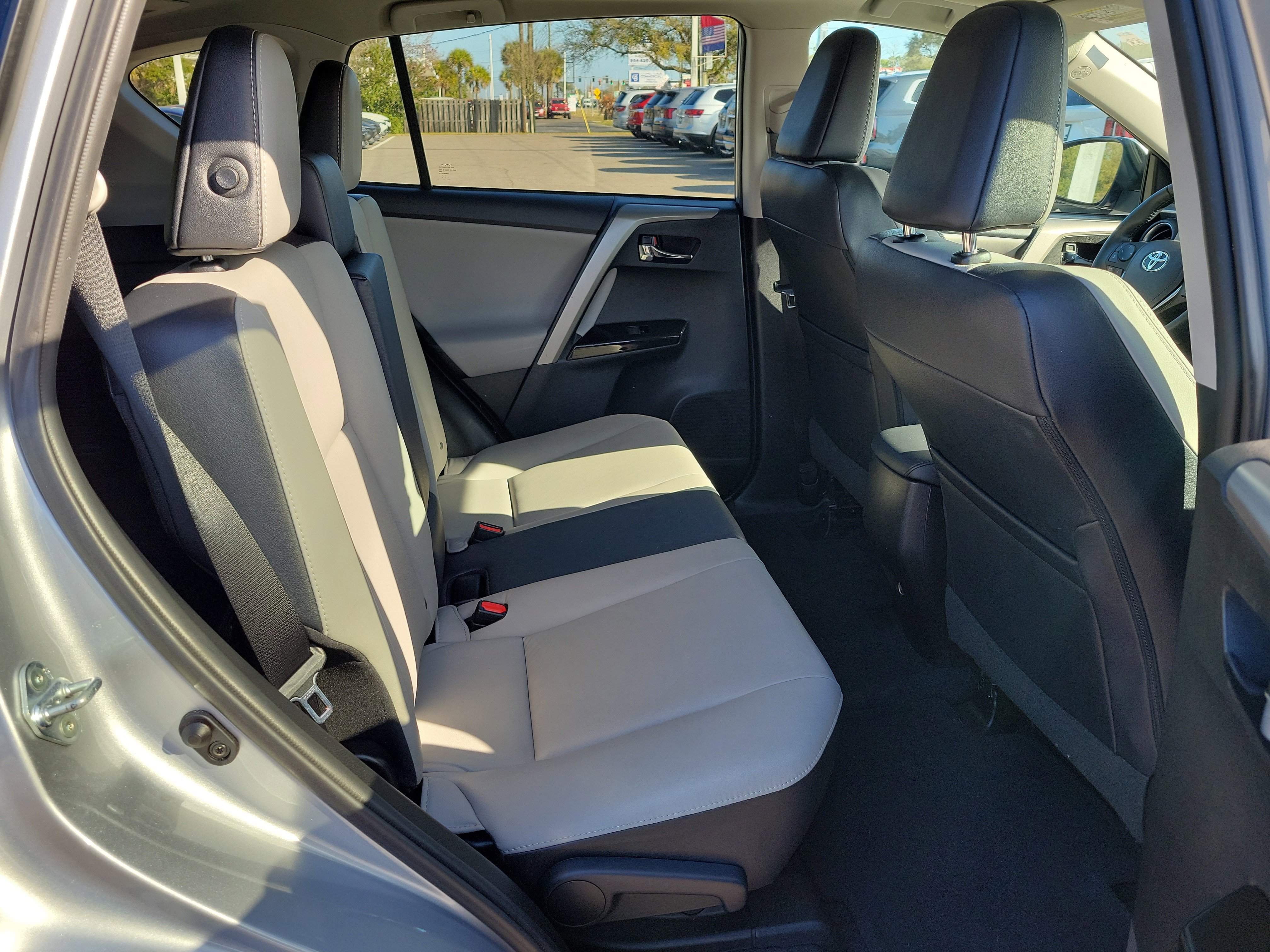 Used 2016 Toyota RAV4 Limited image 11