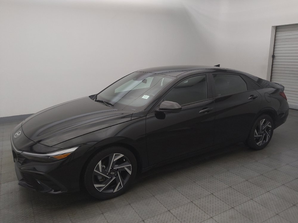 Used 2025 Hyundai Elantra Sport FWD image 2