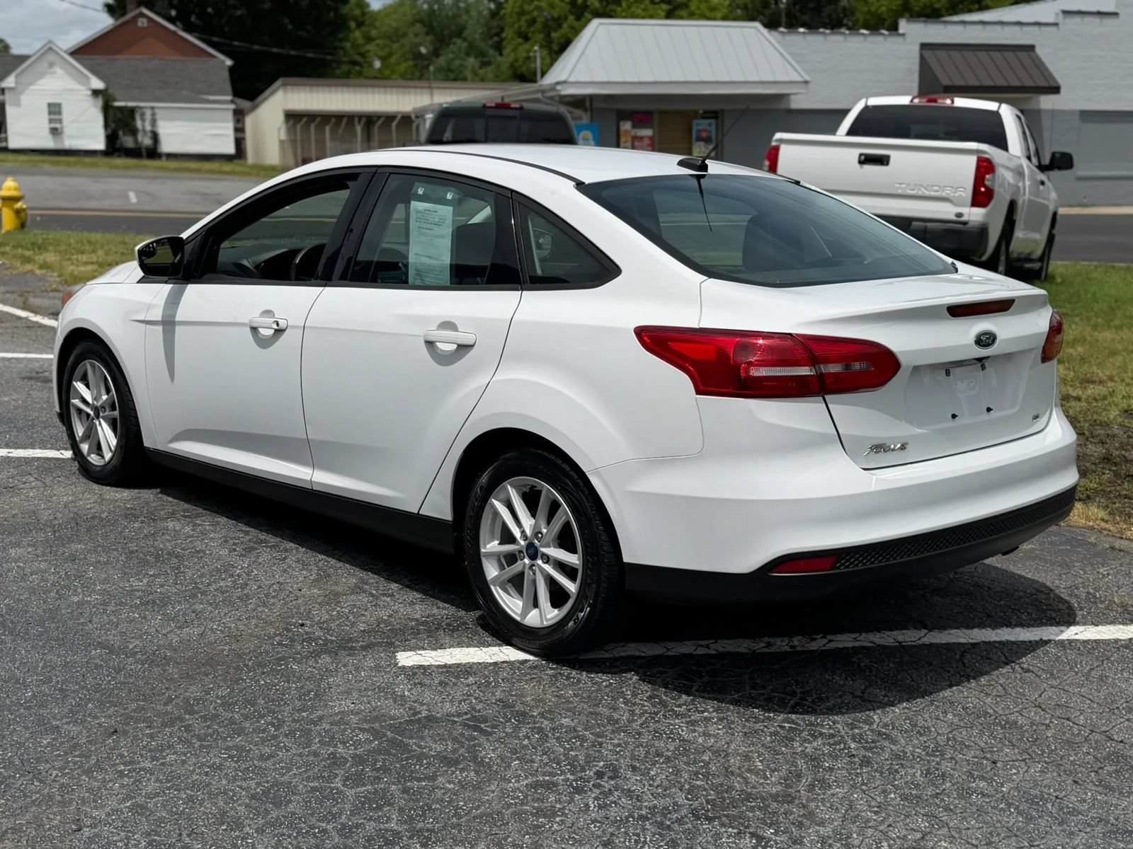 Used 2018 Ford Focus SE FWD image 7