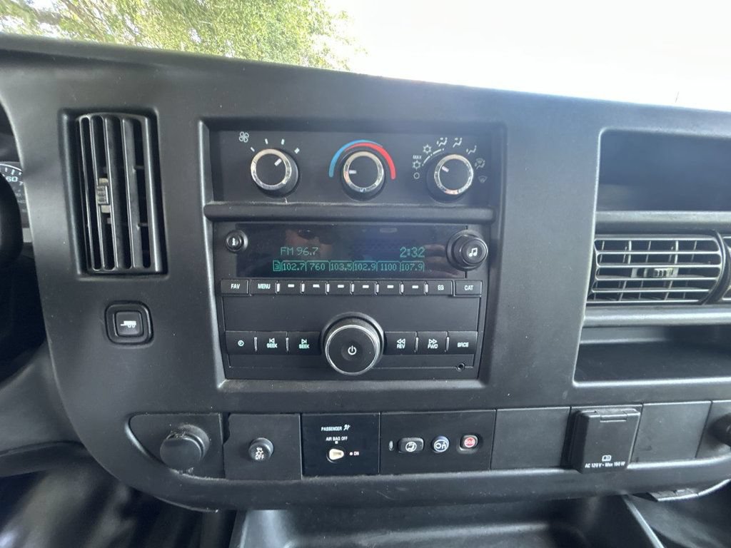Used 2018 Chevrolet Express 2500 w/ Driver Convenience Package RWD image 16
