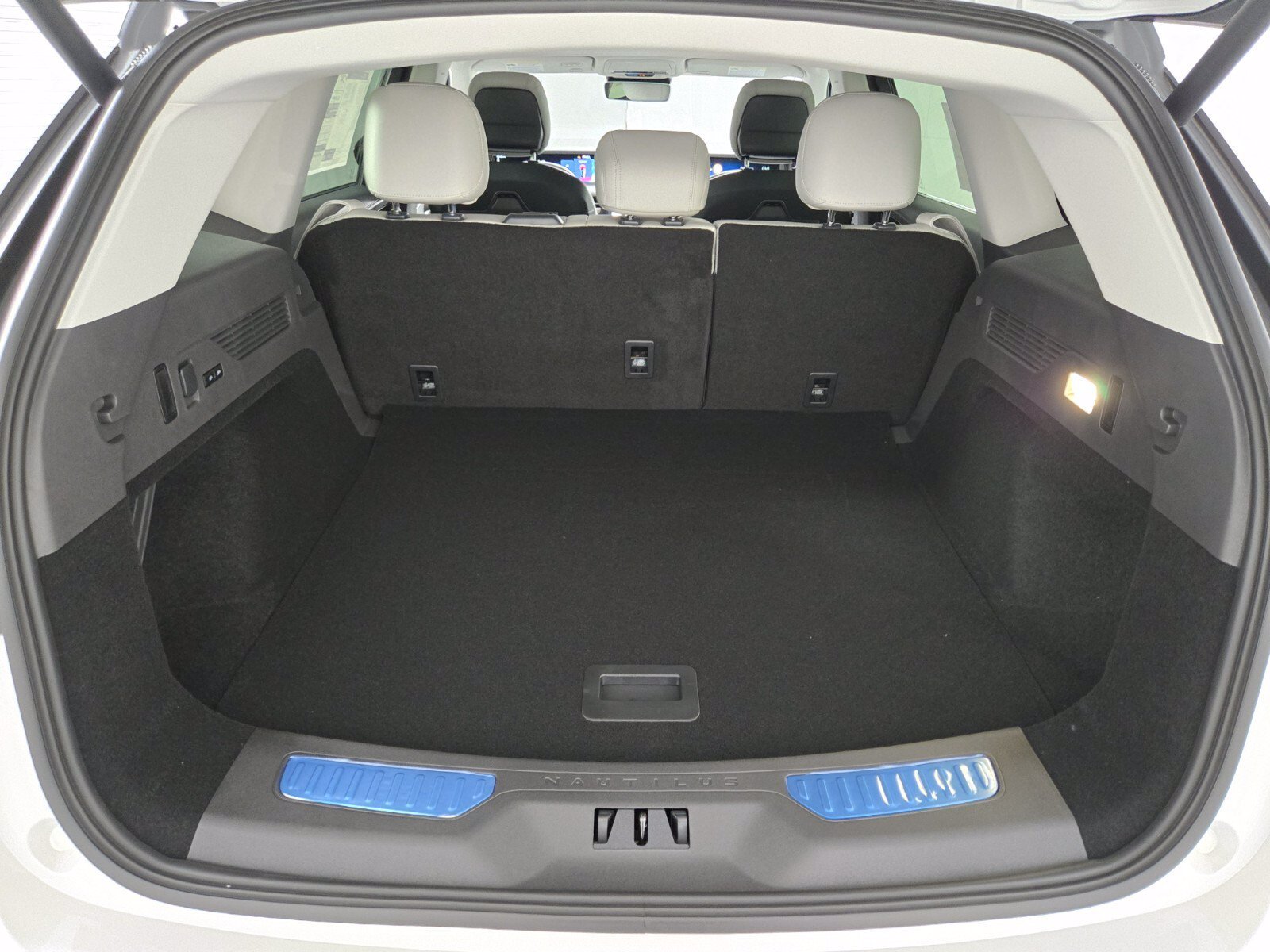 New 2026 Lincoln Nautilus Reserve w/ Jet Appearance Package AWD/4WD image 18