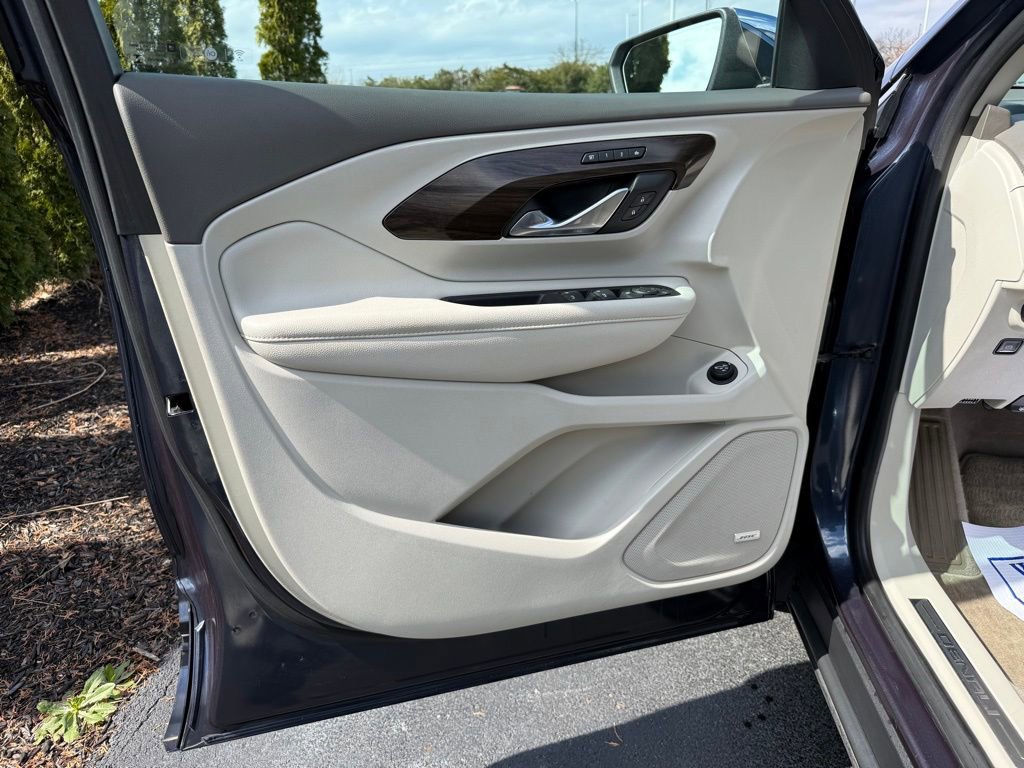 Used 2018 GMC Terrain Denali w/ Comfort Package image 9