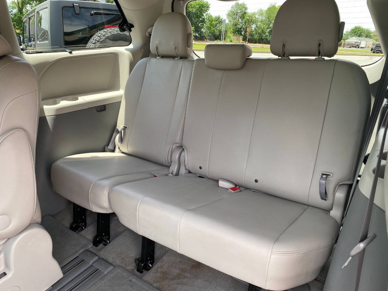 Used 2013 Toyota Sienna XLE FWD image 26