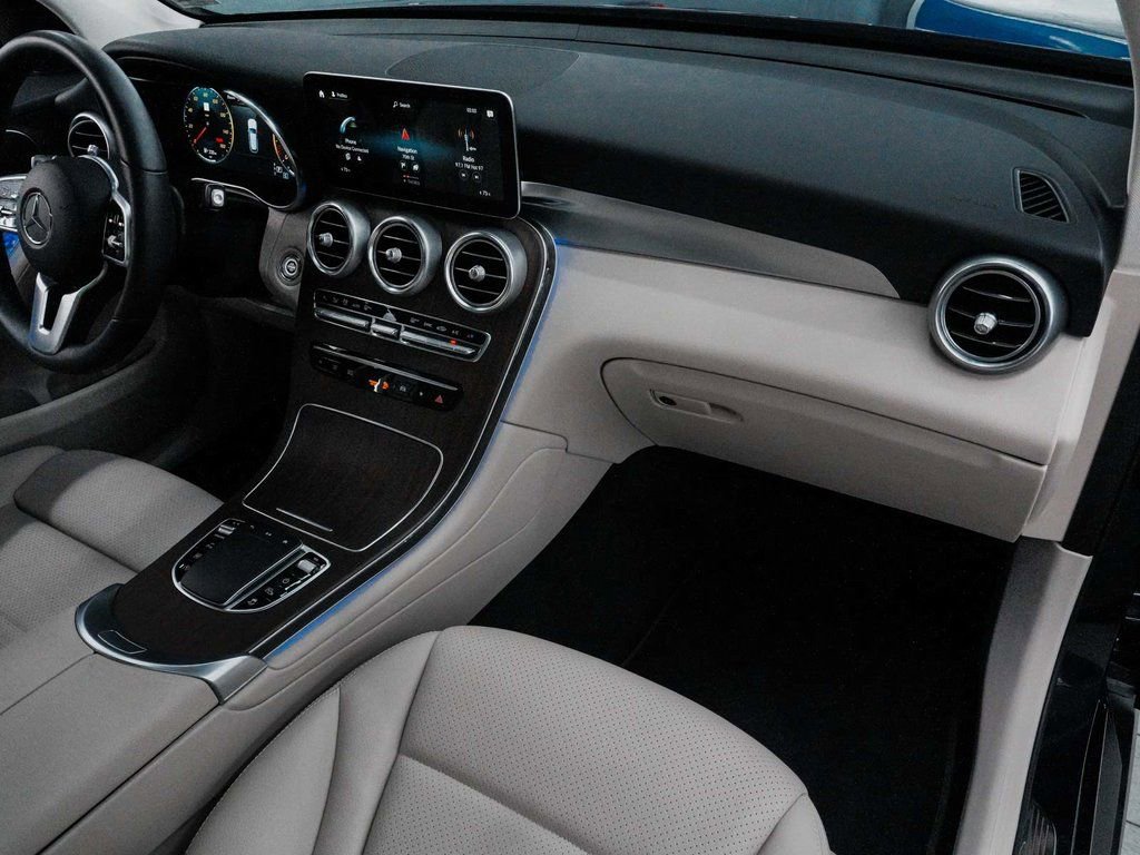 Used 2022 Mercedes-Benz GLC 300 4MATIC image 36