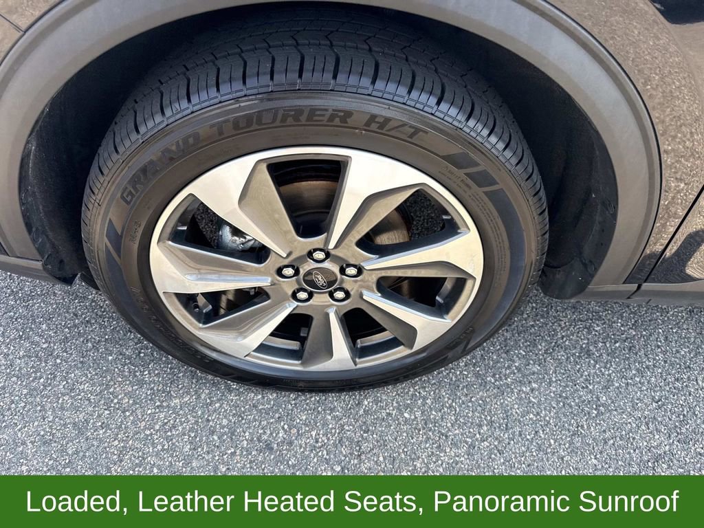 Certified 2024 Ford Escape Platinum AWD/4WD image 11