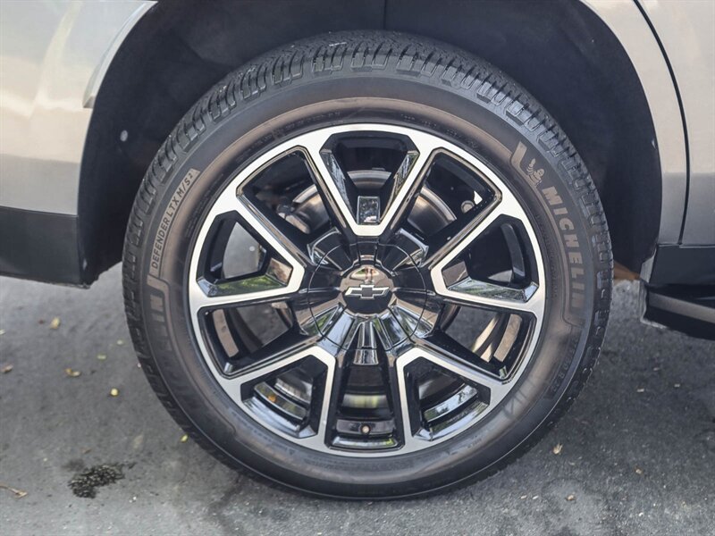 Used 2022 Chevrolet Tahoe RST w/ Luxury Package AWD/4WD image 13