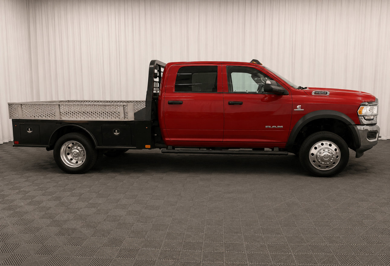 Used 2020 RAM 5500 Tradesman w/ Chrome Appearance Group AWD/4WD image 2