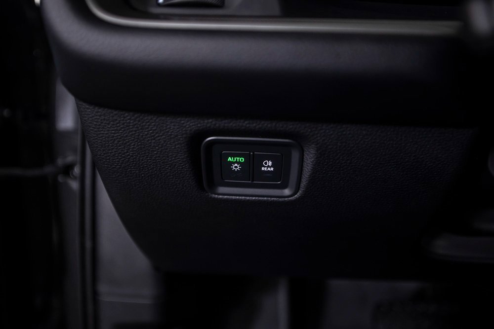 Used 2025 Porsche Cayenne image 35