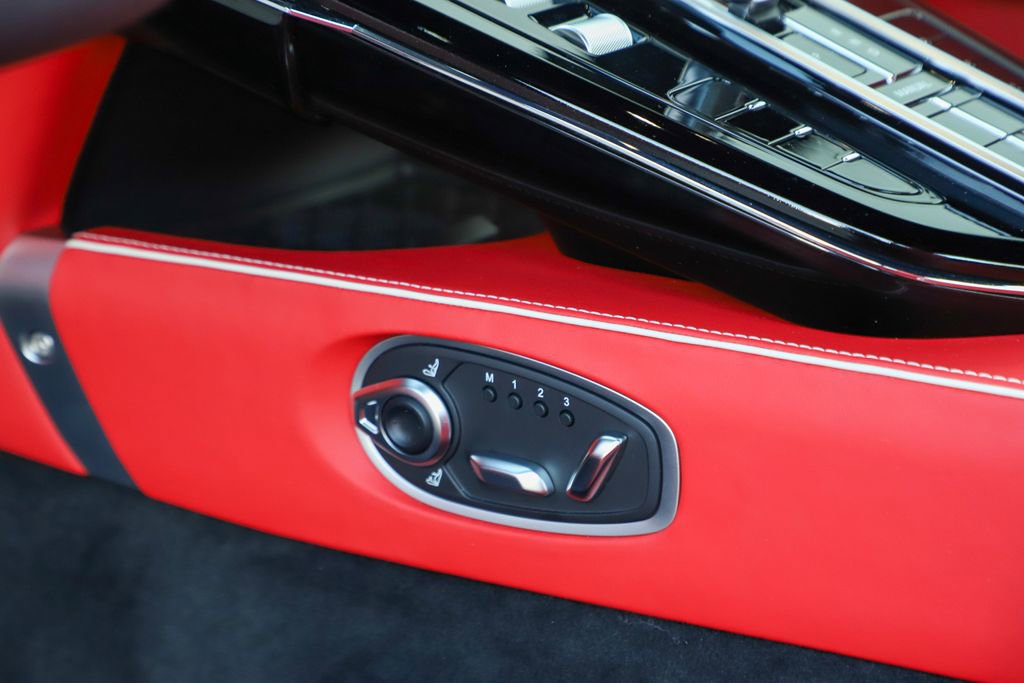 Used 2025 Aston Martin V8 Vantage Coupe image 43